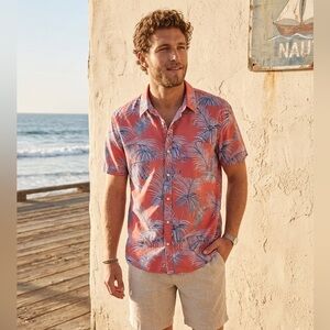 American Eagle Outfitters Coral Short-Sleeve Palm Button-Down Shirt